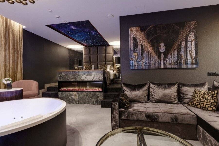 Art Suites Luxury Hotel 