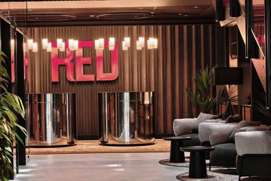 Radisson RED Hotel & Radisson RED Apartments, lobby,front desk