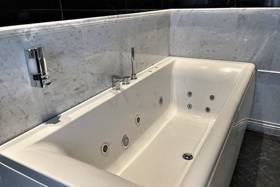 Hotel Vasa, BW Signature Collection bathtub,jacuzzi,