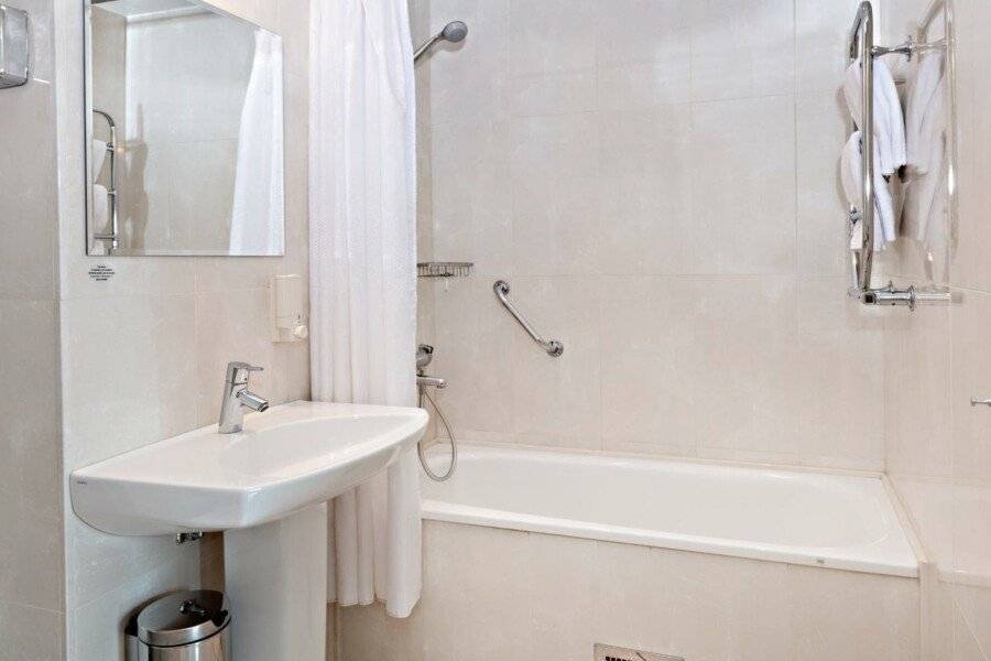 Center Hotel- Sure Hotel by Best Western Center bathtub