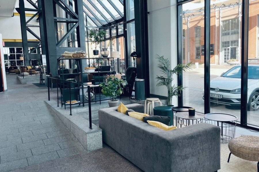 Quality Hotel 11 & Eriksbergshallen lobby