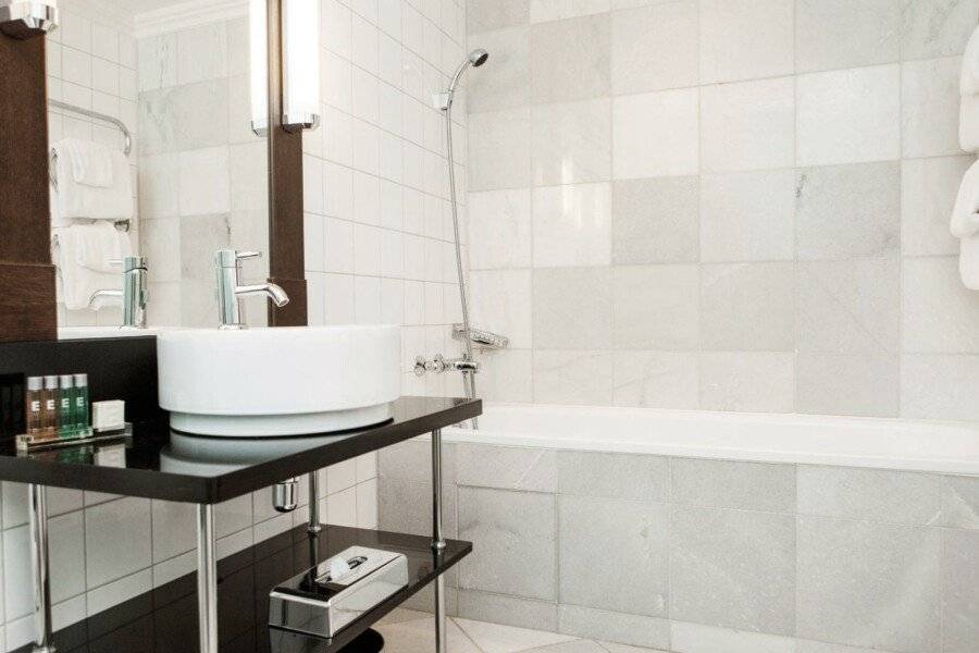 Elite Park Avenue Hotel bathtub