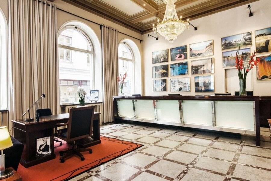 Elite Plaza Hotel lobby,front desk