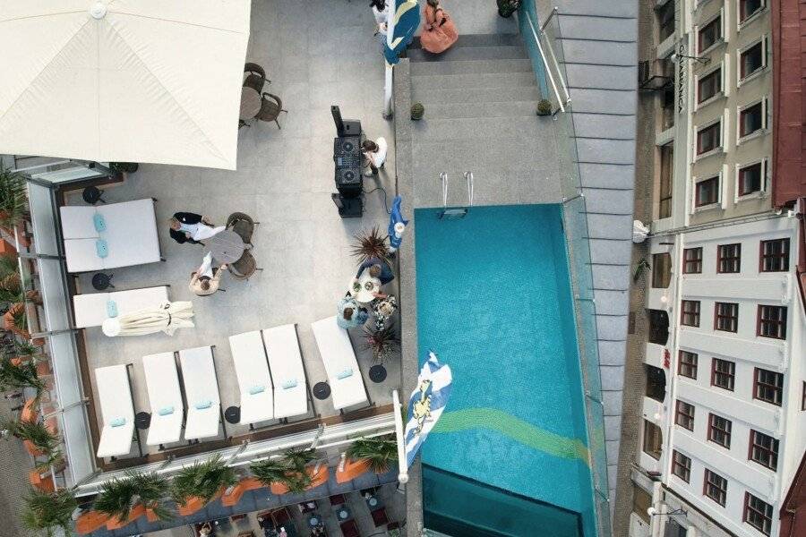 Avalon Hotel rooftop pool,outdoor pool,bar