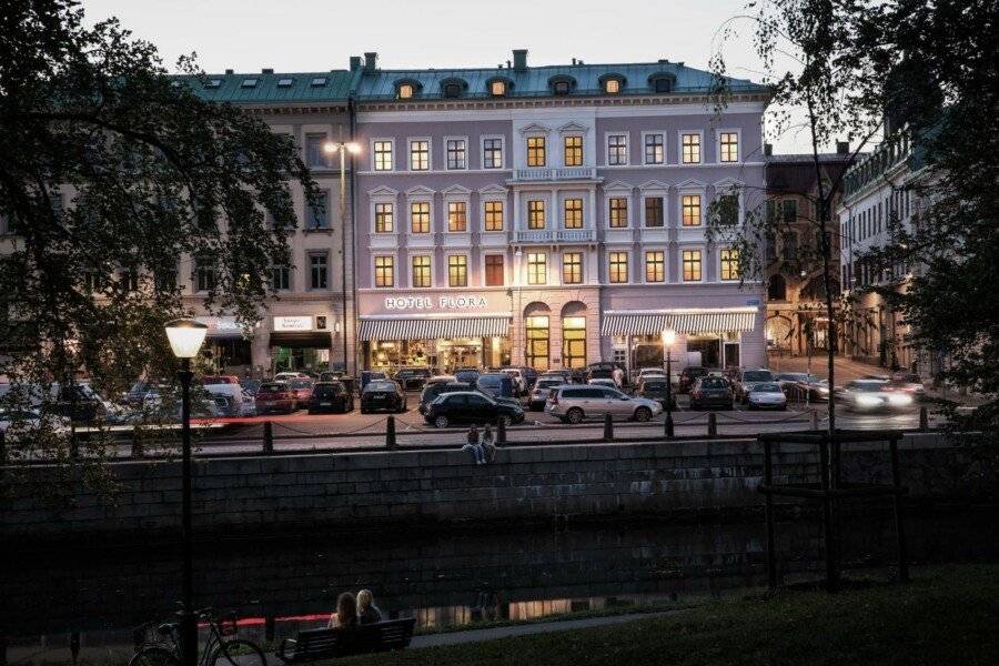 Hotel Flora facade