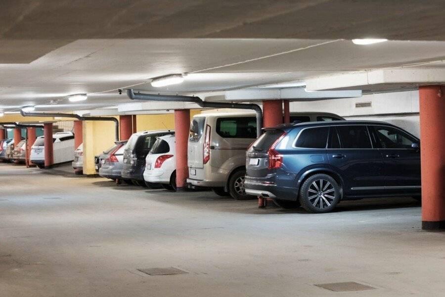 Slottsskogen Hotel parking