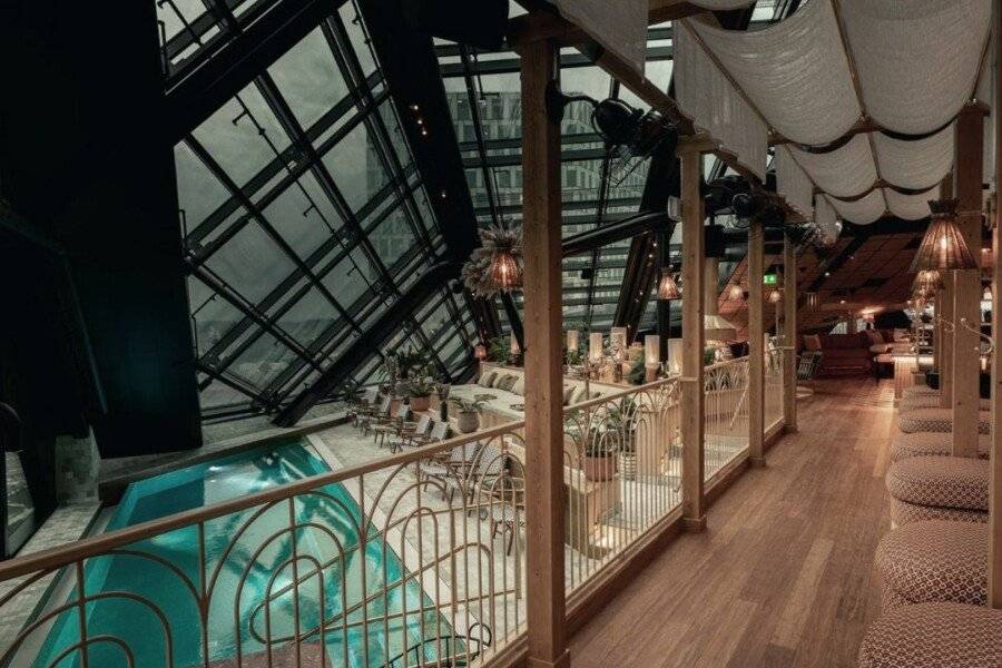 Jacyz indoor pool,spa,lounge