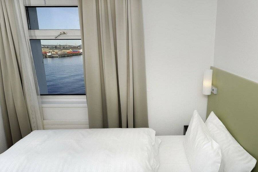 Good Morning+ Göteborg City hotel bedroom,ocean view