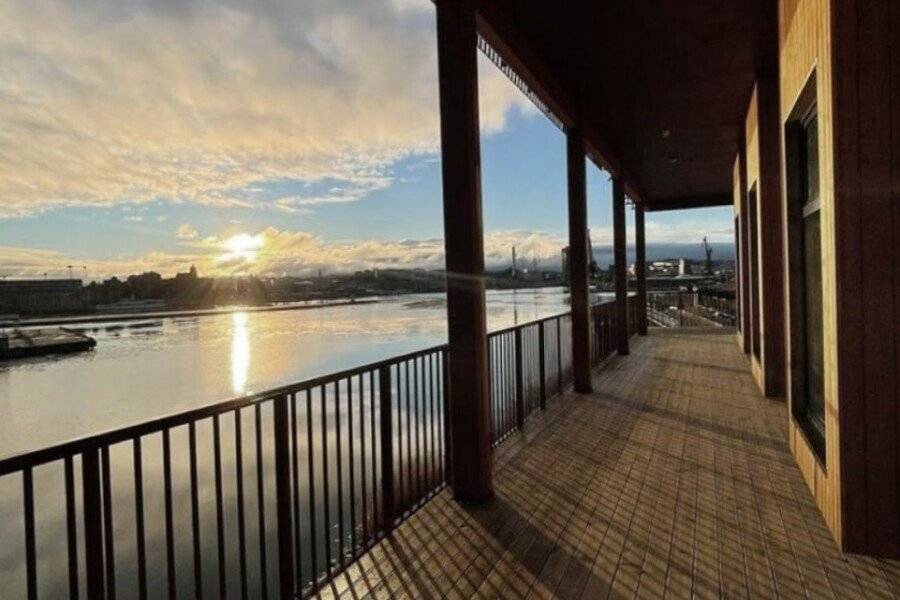 Waterfront Cabins balcony,ocean view