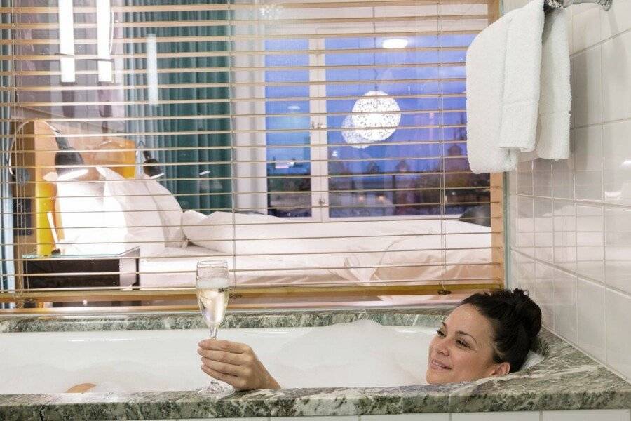 Hotel Rival bathtub,jacuzzi