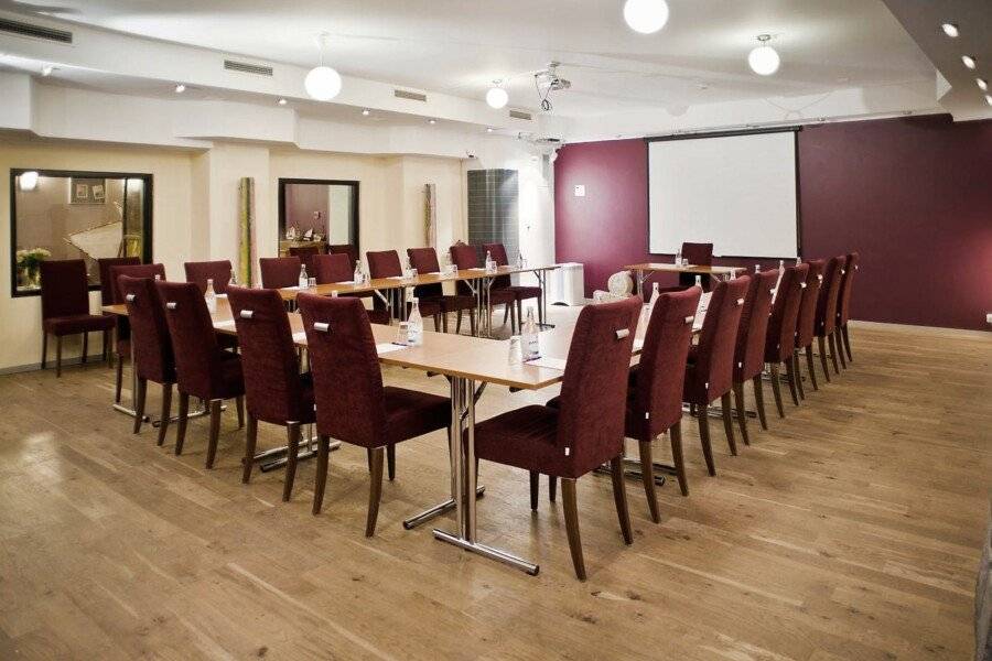 Hotel Hellsten conference room,meeting room