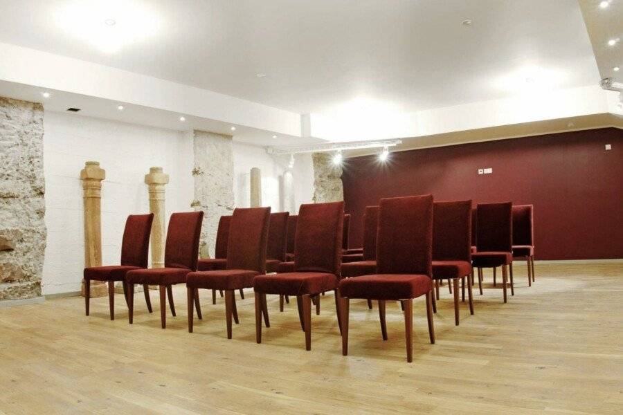 Hotel Hellsten conference room