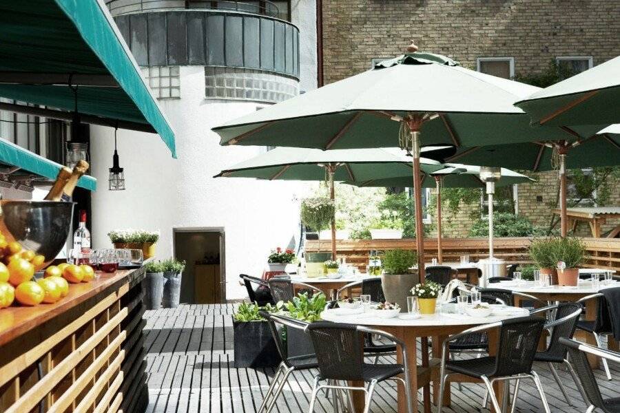 Mornington Hotel restaurant, bar, garden