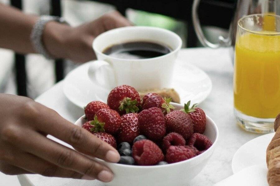 Hotel Diplomat breakfast