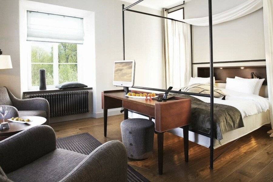 Ulfsunda Slott hotel bedroom