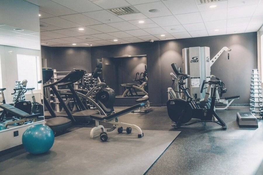 Radisson Blu Waterfront Hotel fitness centre