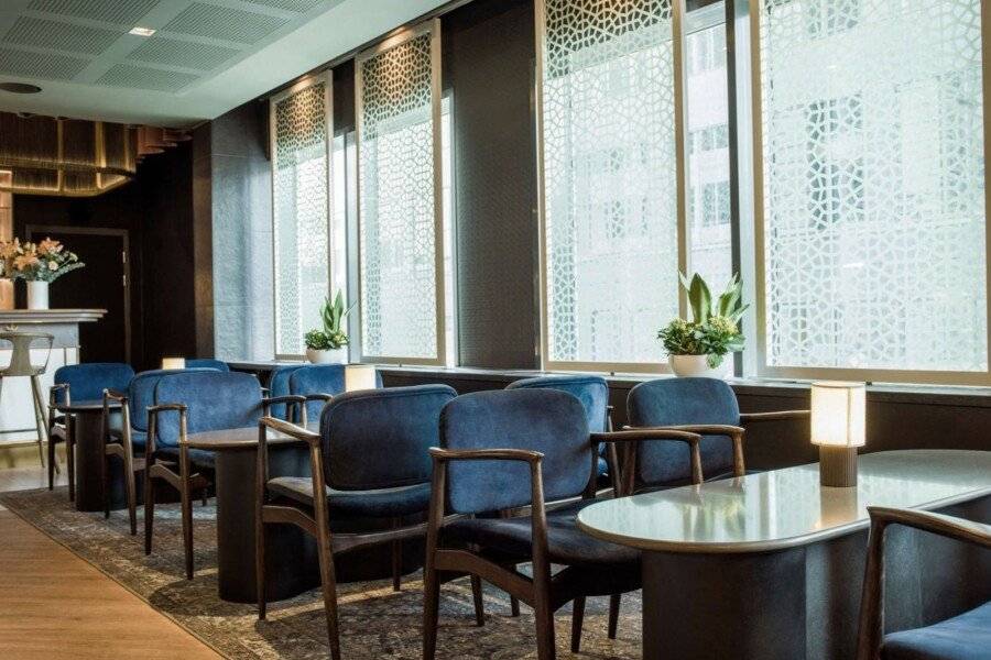 Radisson Blu Waterfront Hotel lounge