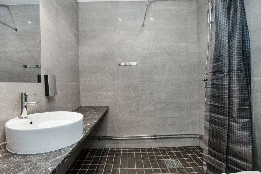 Ibis Styles Odenplan bathtub