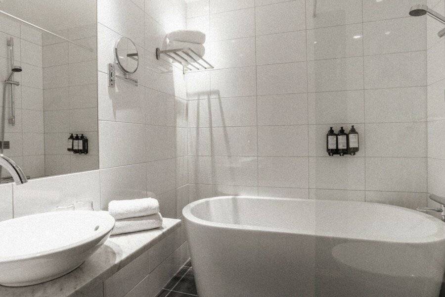 Backstage Hotel bathtub