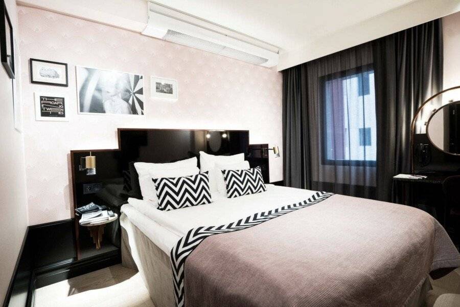 Haymarket by Scandic hotel bedroom