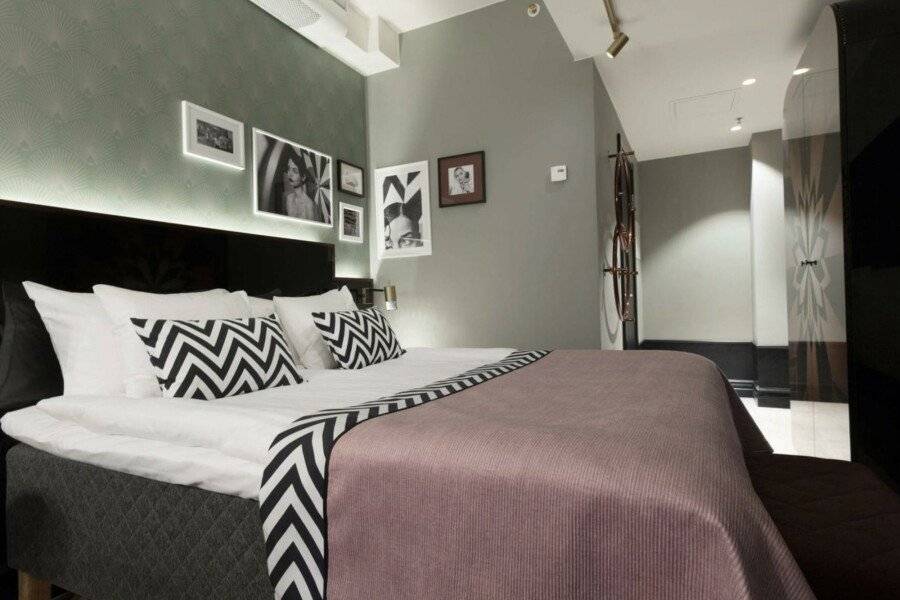 Haymarket by Scandic hotel bedroom