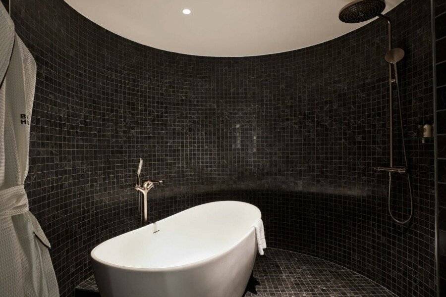 Bank Hotel bathtub,spa,