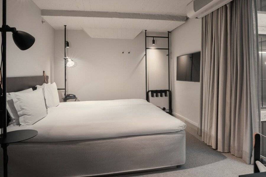 Blique by Nobis hotel bedroom