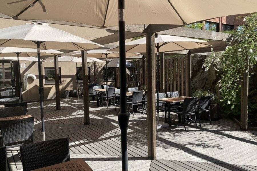 ProfilHotels Nacka restaurant,garden