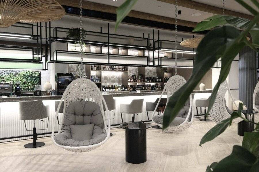 Ibis World Trade Centre lobby,bar
