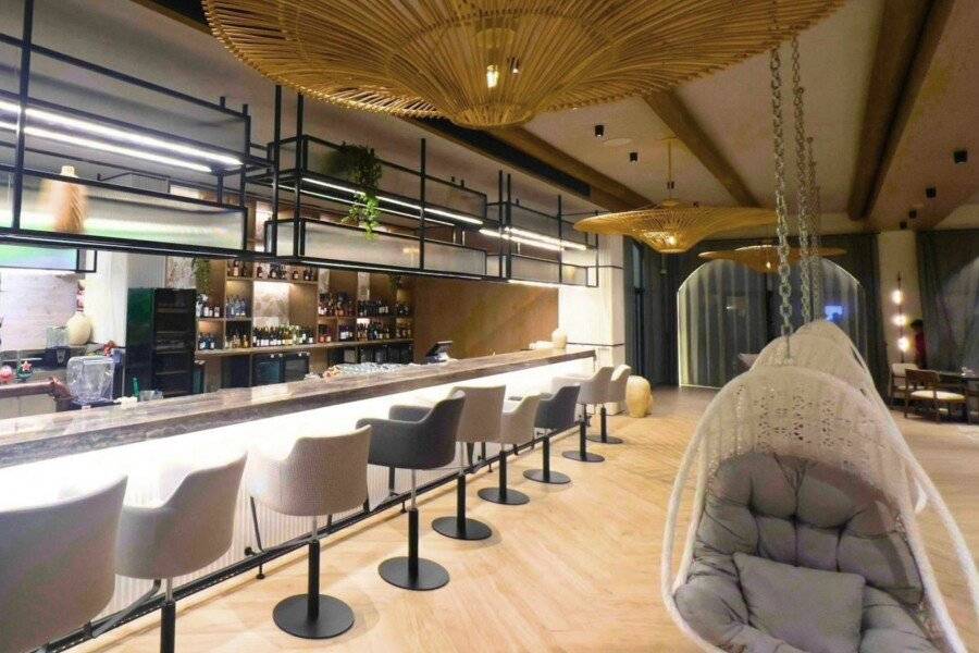 Ibis World Trade Centre bar,lobby