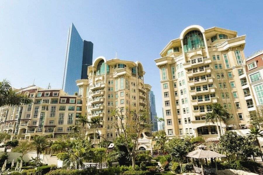 Swissôtel Al Murooj facade,garden