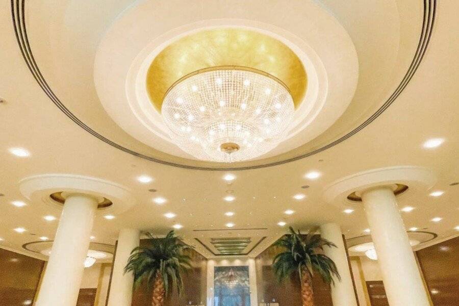 Swissôtel Al Murooj lobby