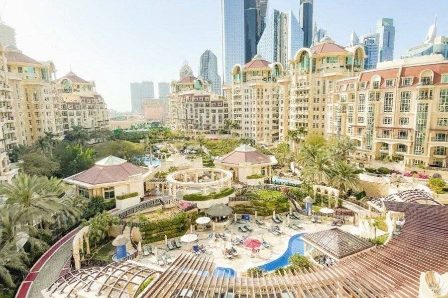 Swissôtel Al Murooj facade,outdoor pool,garden