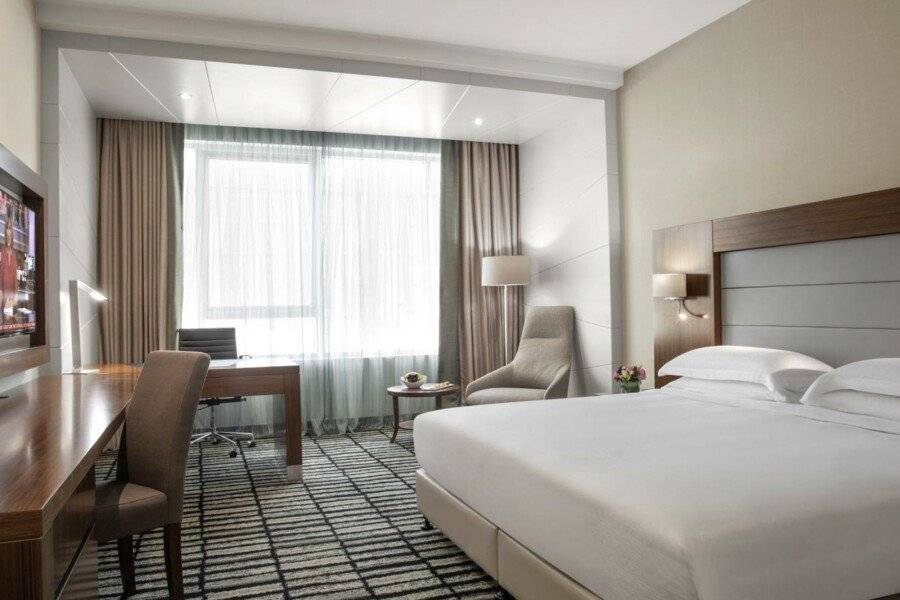 Jumeira Rotana – hotel bedroom