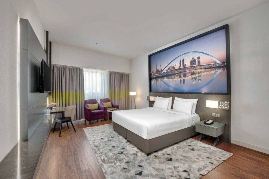 Howard Johnson Plaza by Wyndham Deira hotel bedroom