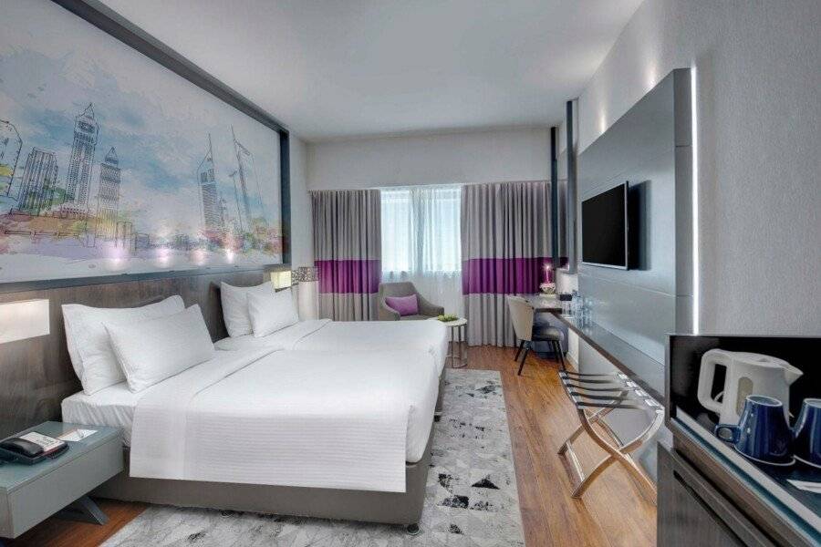 Howard Johnson Plaza by Wyndham Deira hotel bedroom