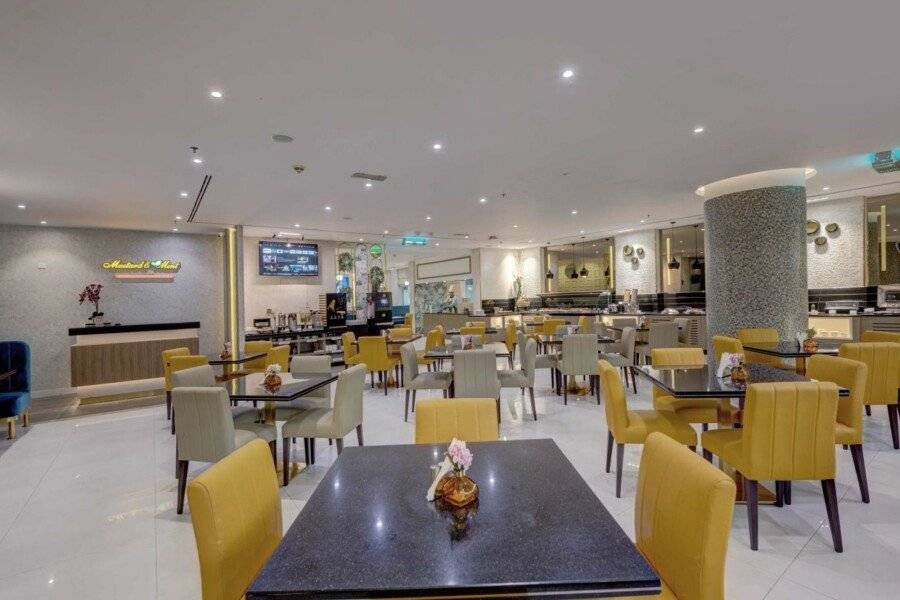 Howard Johnson Plaza by Wyndham Deira restaurant