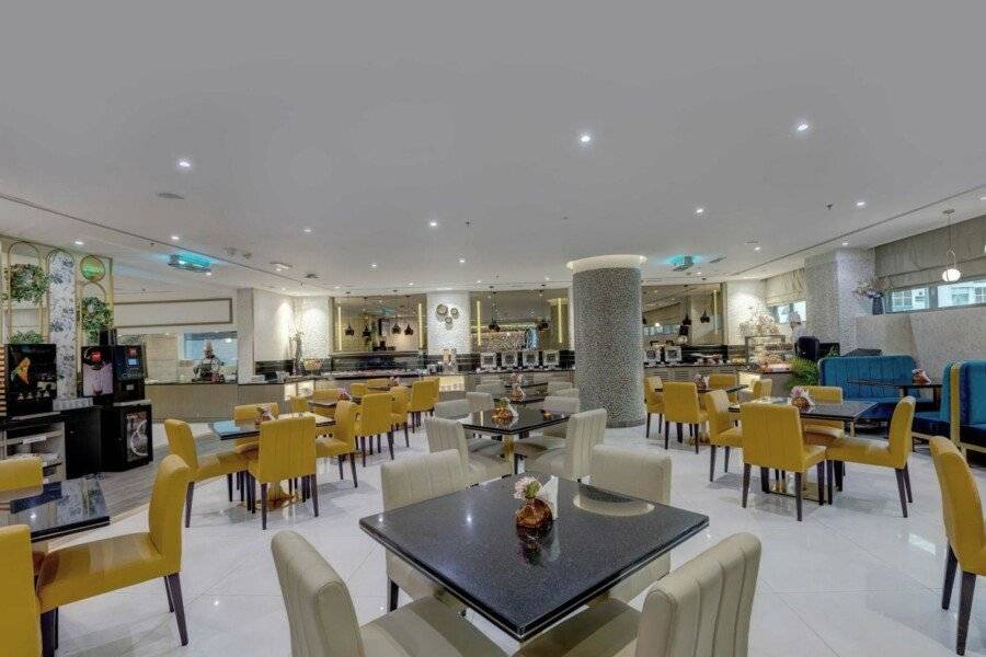 Howard Johnson Plaza by Wyndham Deira restaurant