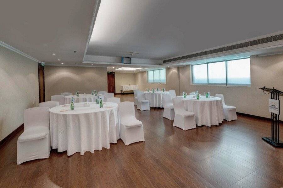 Howard Johnson Plaza by Wyndham Deira conference room,meeting room