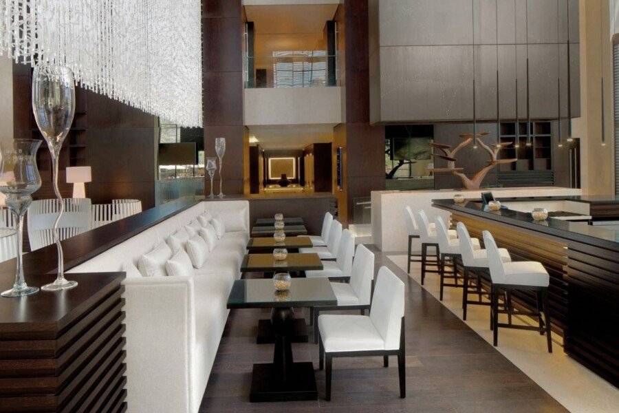 Le Méridien Hotel & Conference Centre restaurant,lobby