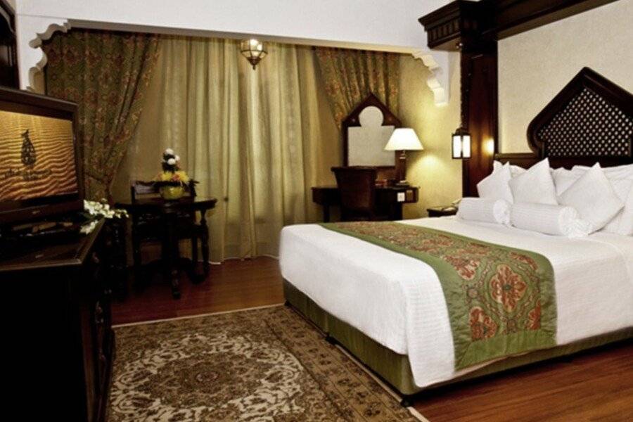 Arabian Courtyard Hotel & Spa hotel bedroom