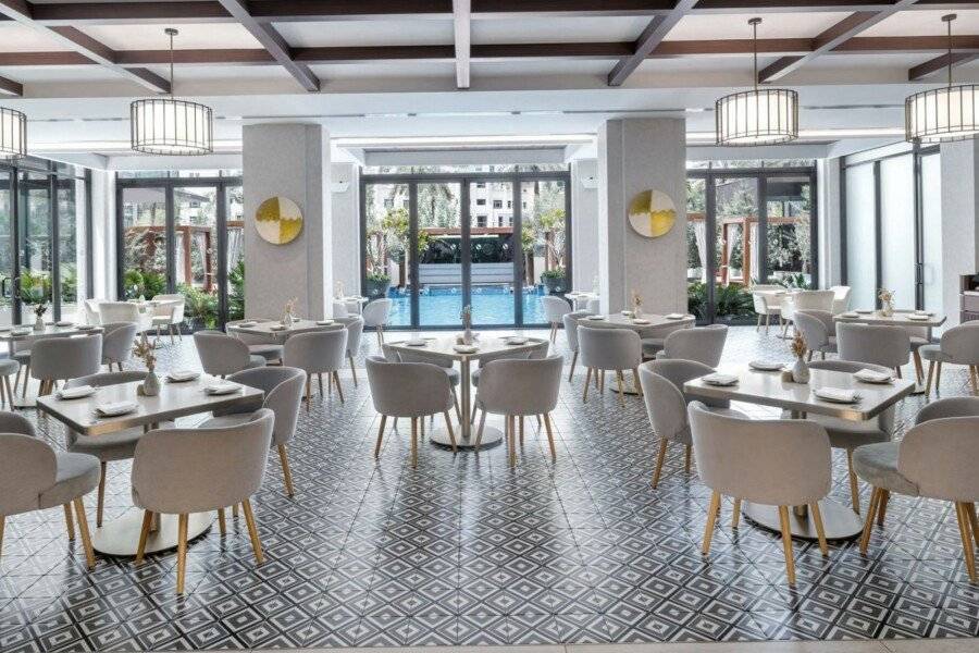 Hotel Boulevard, Autograph Collection restaurant, pool