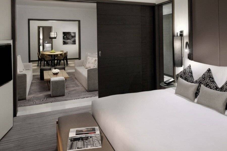 Hotel Boulevard, Autograph Collection hotel bedroom