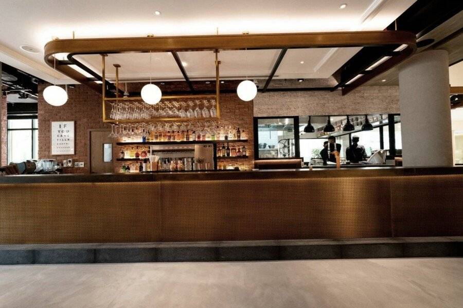 Millennium Airport Hotel bar,restaurant