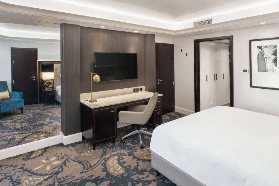 Radisson Blu Hotel, Deira Creek hotel bedroom