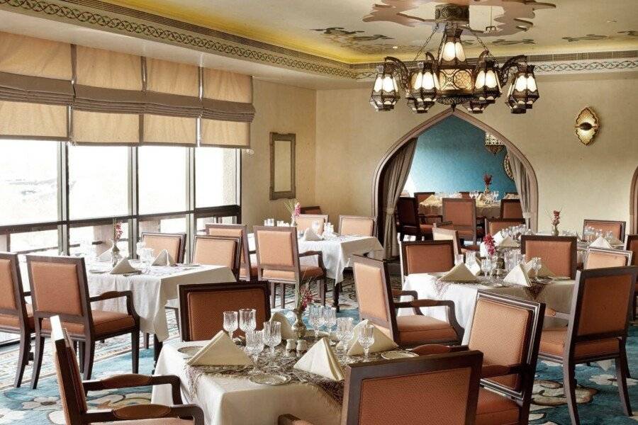 Radisson Blu Hotel, Deira Creek restaurant