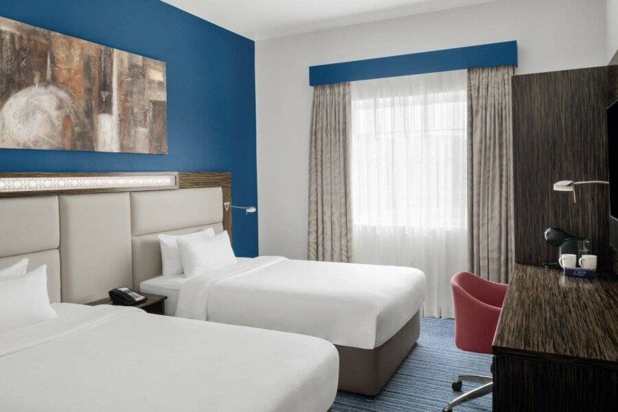 Holiday Inn Express Safa Park, an IHG Hotel hotel bedroom