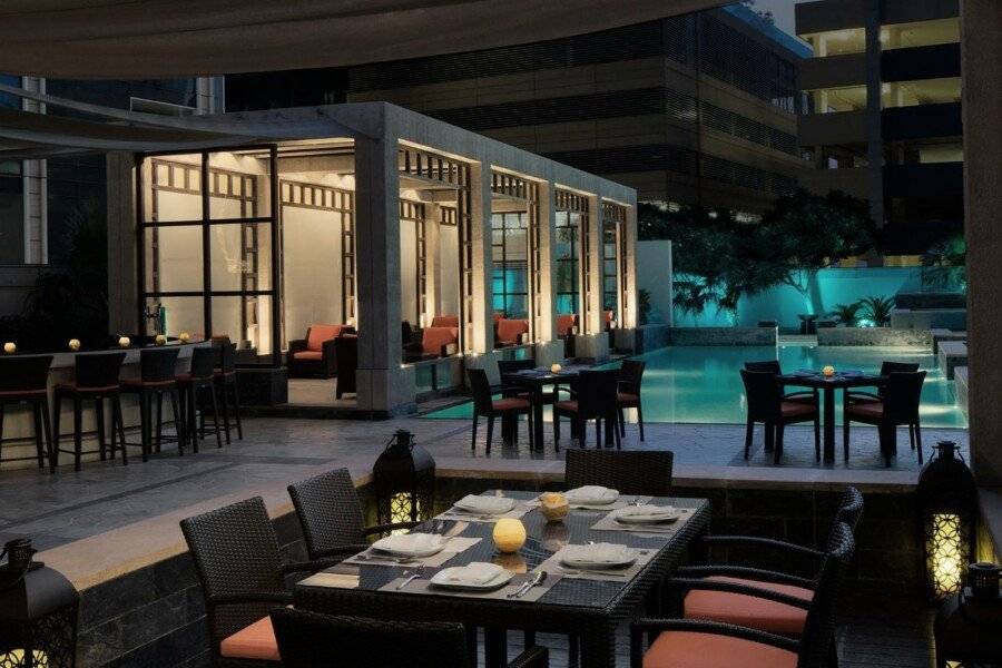 The H restaurant,bar,pool