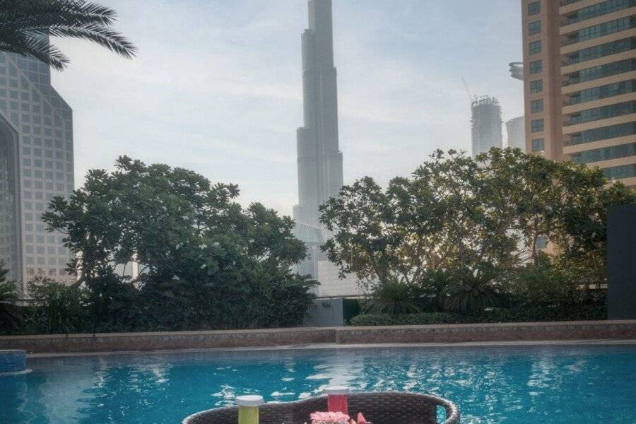 Shangri-La outdoor pool,ocean view