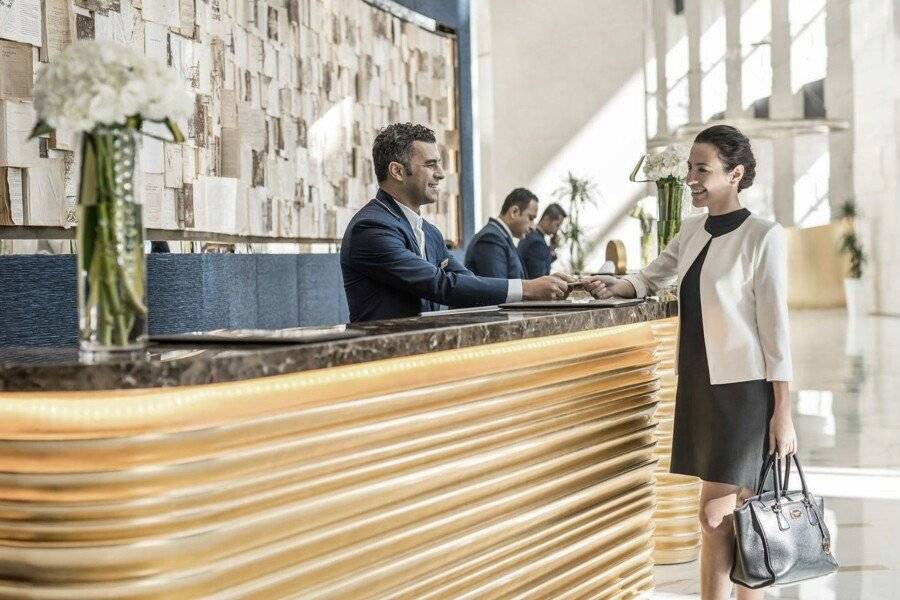 Shangri-La front desk,lobby